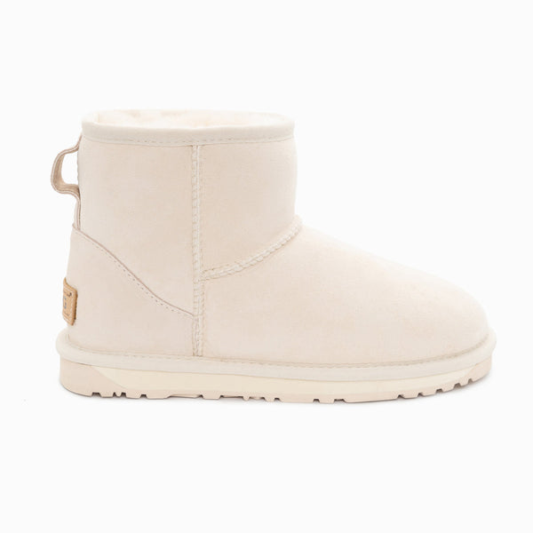 UGG CLASSIC MINI BOOTS (WATER RESISTANT)