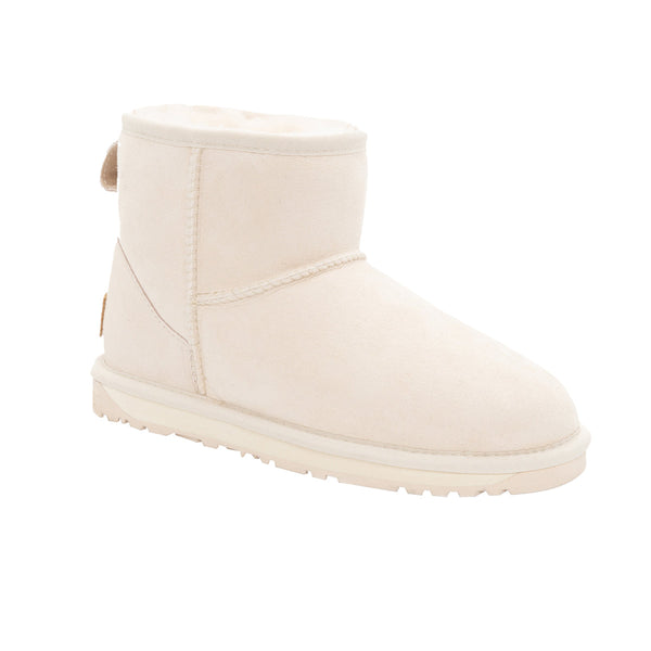 UGG CLASSIC MINI BOOTS (WATER RESISTANT)