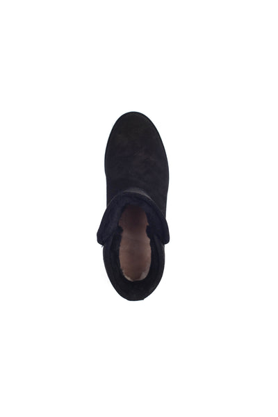 UGG MIA CLASSIC SHORT SLIM BOOTS (WATER RESISTANT)